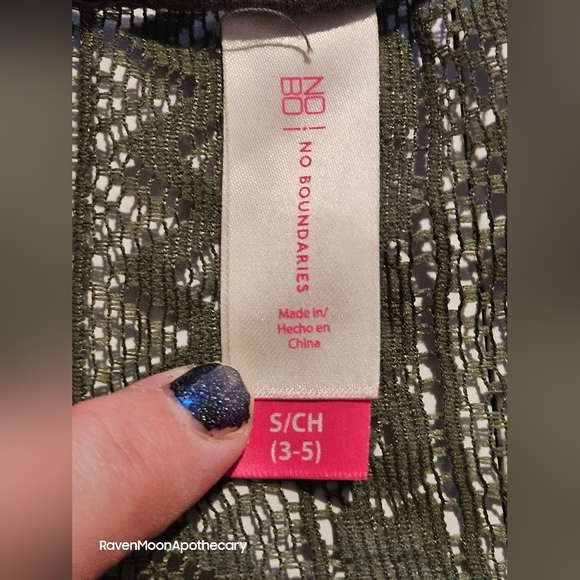 3/15$ Bundle Deal No Boundaries Green Open Shoulder Small Shirt - Picture 4 of 6